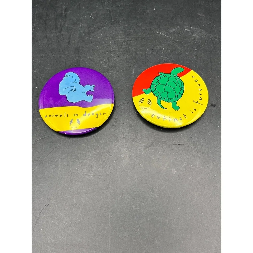 Vtg Pair of Endangered Animals Buttons Turtle Gorilla‎ Pins Animals in Danger
